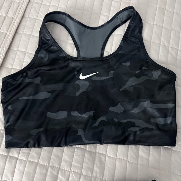 The NIKE One Women's Dri Fit Mid Rise Tight Camo Leggings  And  Bra - Picture 7 of 9